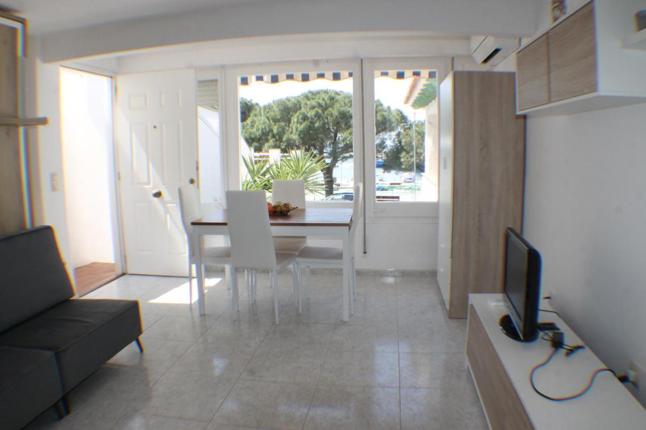 Agi Port De Rosas Apartment Екстериор снимка